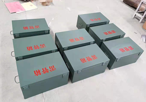 上高炸药箱和雷管箱一般是怎么存放的？