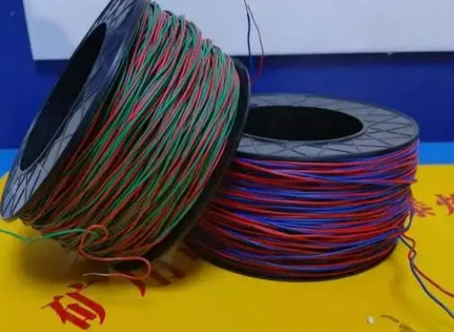 上高放炮线的主要材质有哪些？不同材质的适用场景有何区别？